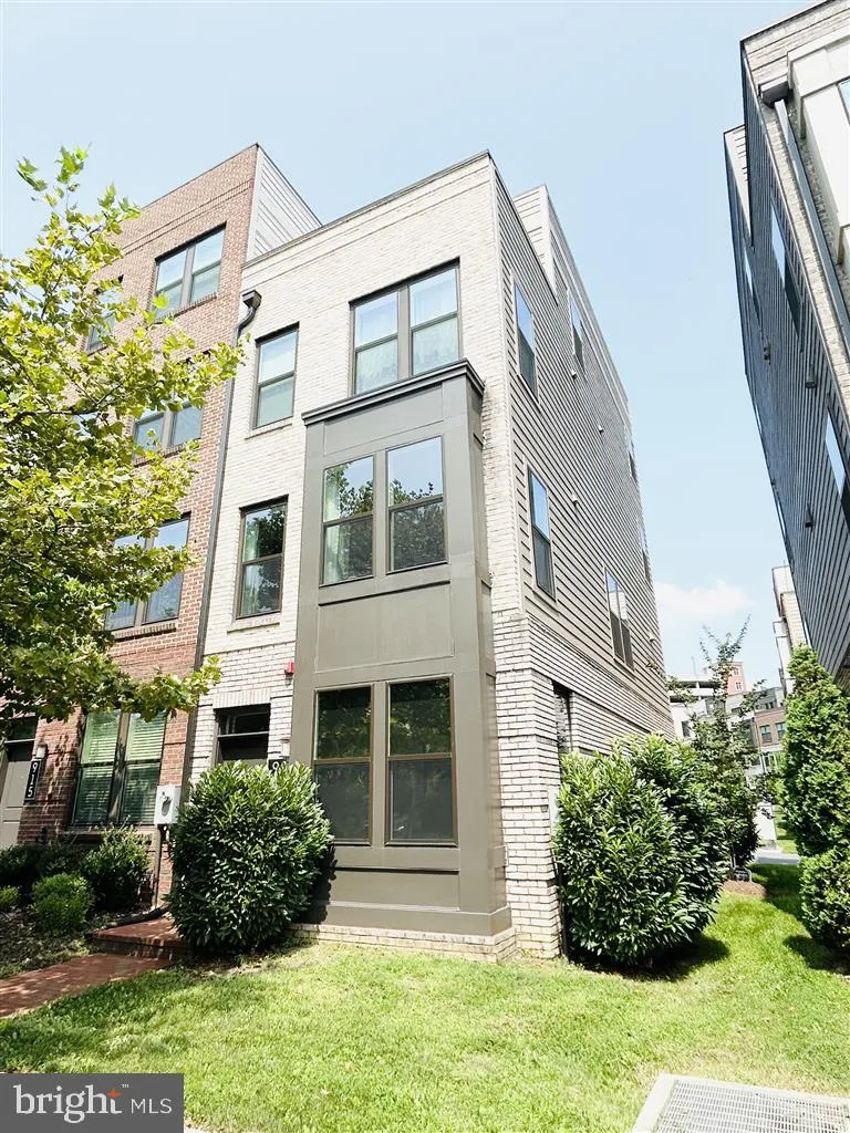 913 KING FARM BOULEVARD, Rockville, MD 20850