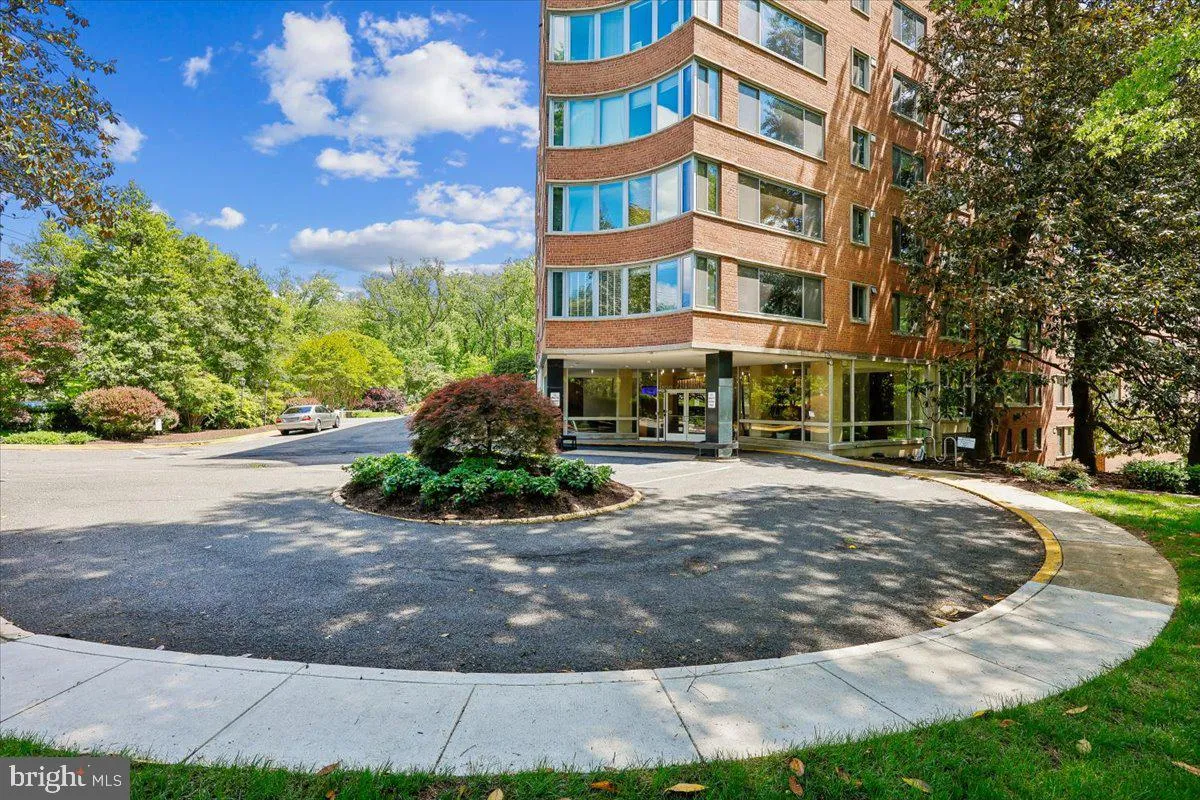 4200 CATHEDRAL AVENUE, Washington, DC 20016