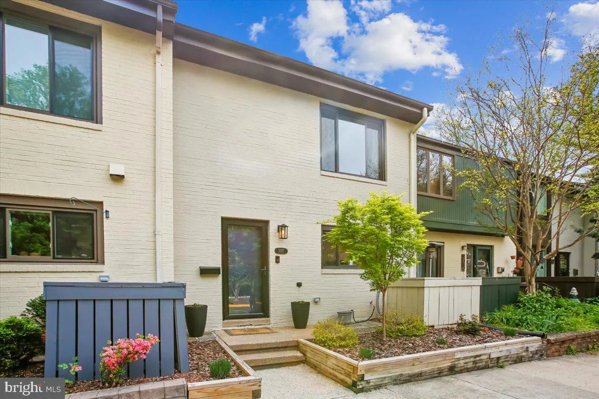 2017 SARAZEN PLACE, Reston, VA 20191