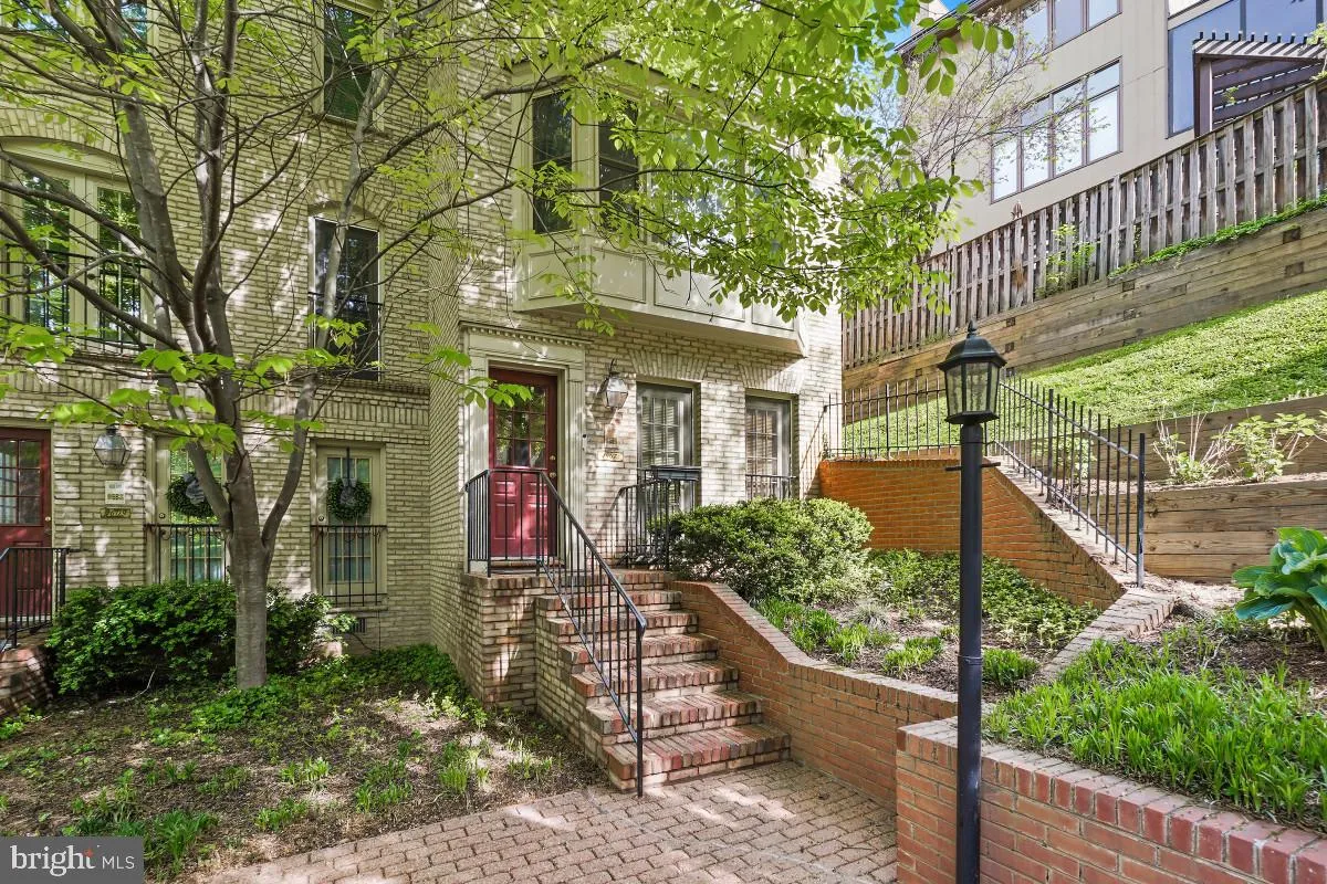 4607 MACARTHUR BOULEVARD, Washington, DC 20007