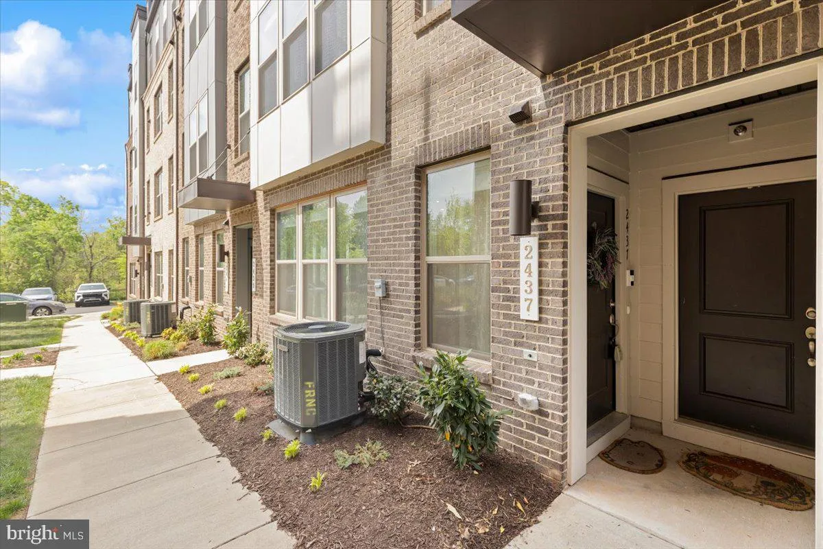 2437 SILVER LINE ALY, Herndon, VA 20171