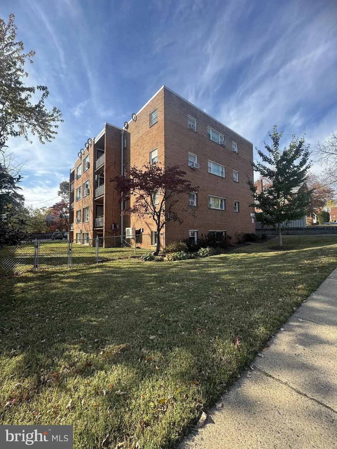 500 COURTHOUSE ROAD, Arlington, VA 22204