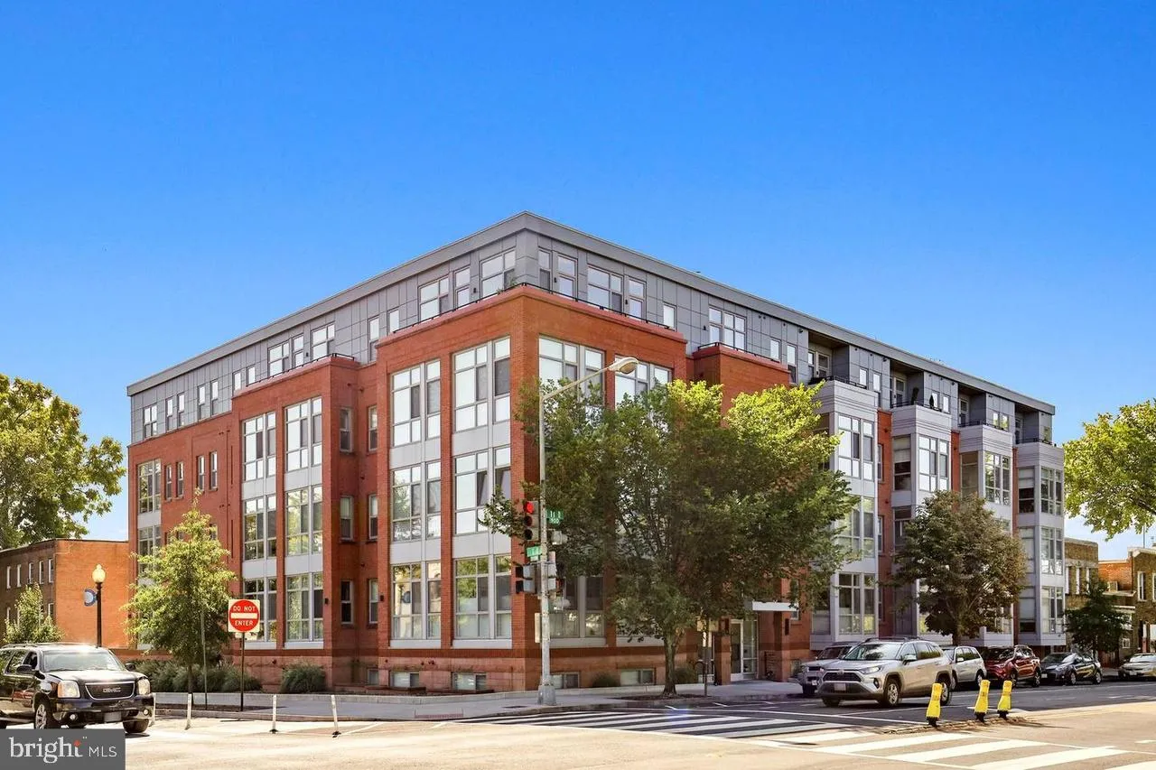 900 11TH STREET, Washington, DC 20003