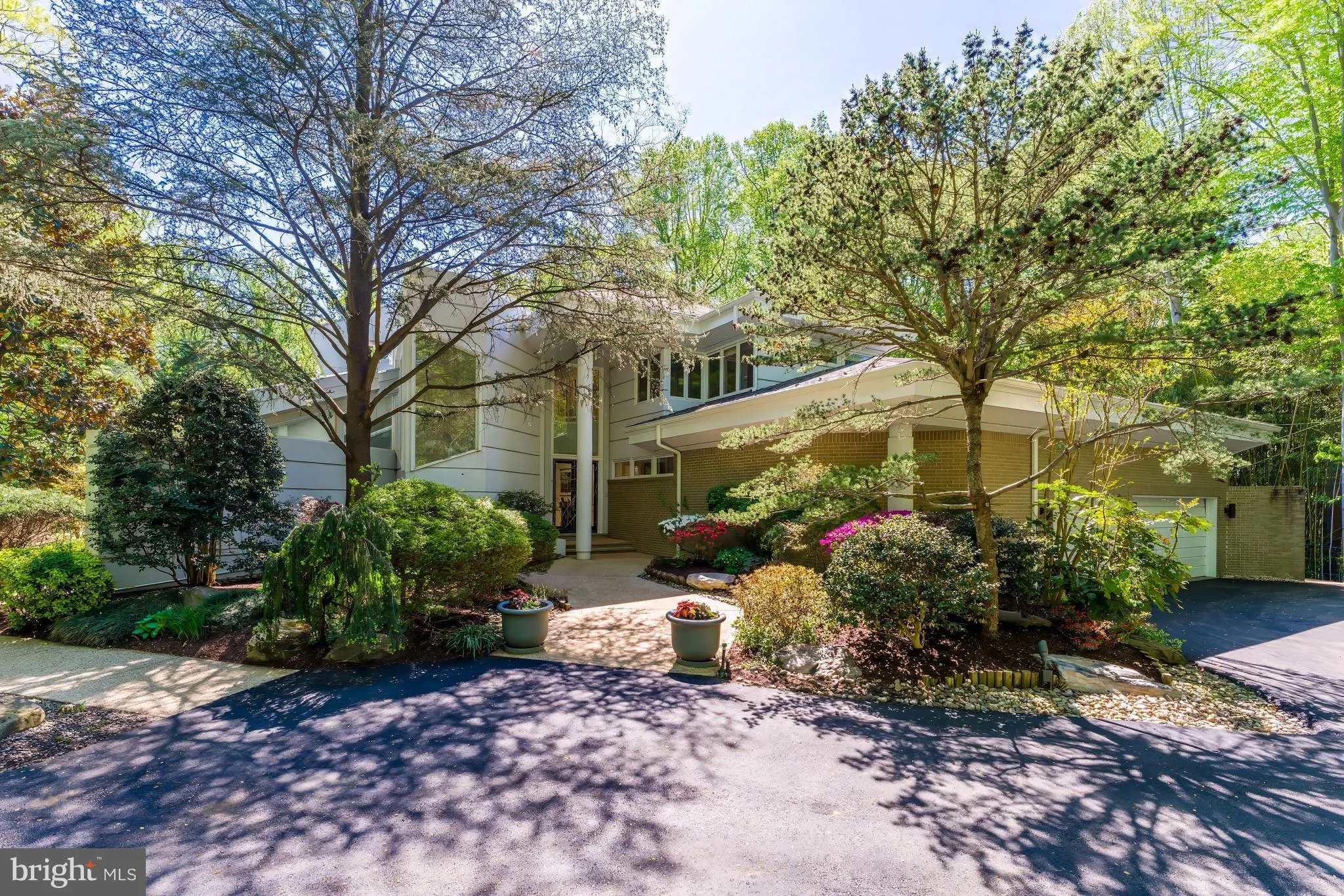 9 OAKLYN COURT, Potomac, MD 20854