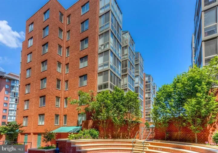 1045 UTAH STREET, Arlington, VA 22201
