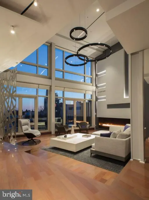 2424 18TH STREET, Washington, DC 20009