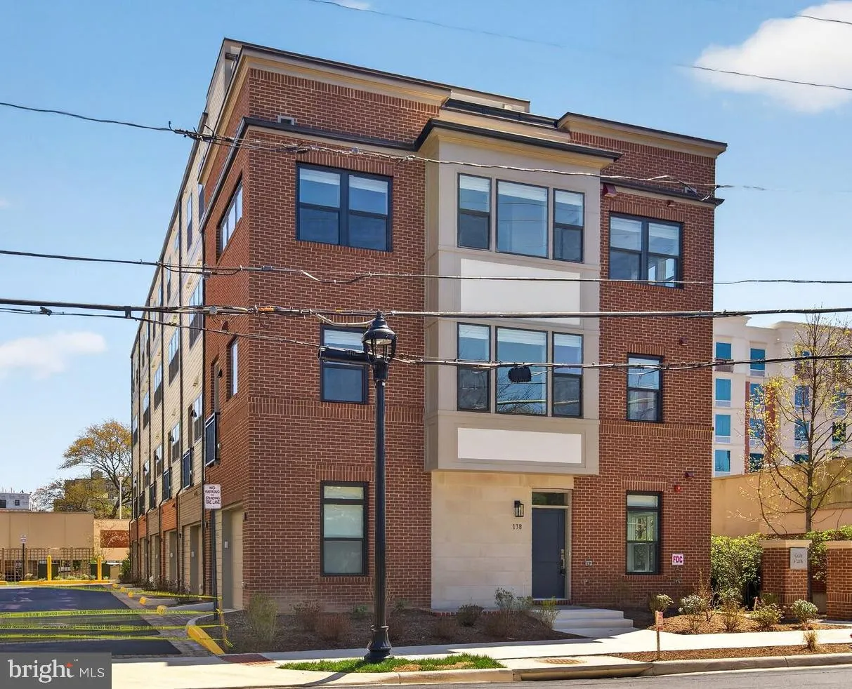 138 OAK STREET, Falls Church, VA 22046