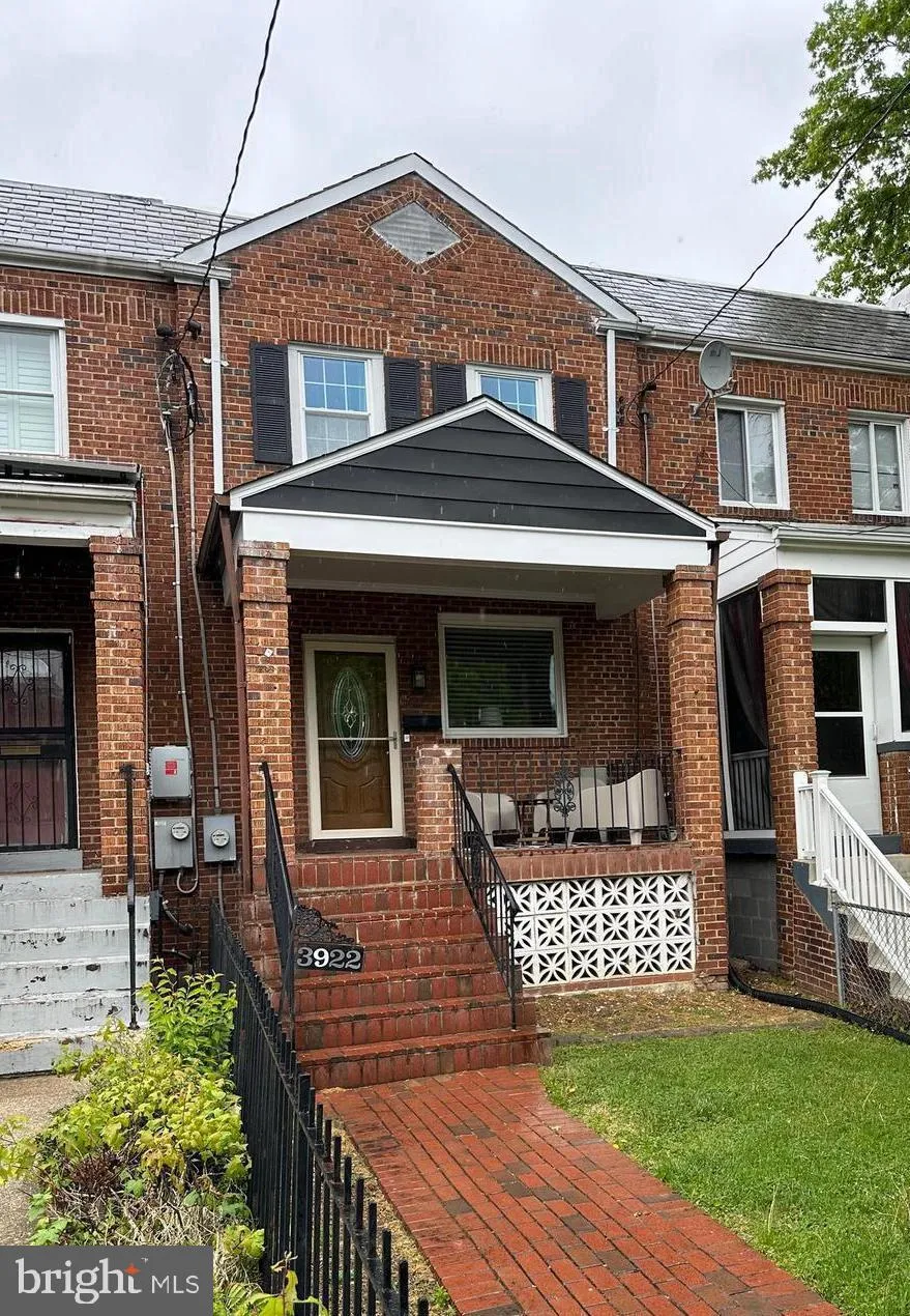 3922 Q STREET, Washington, DC 20020