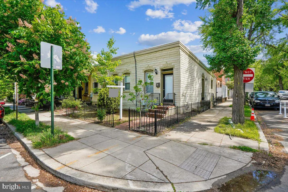 1339 C STREET, Washington, DC 20002