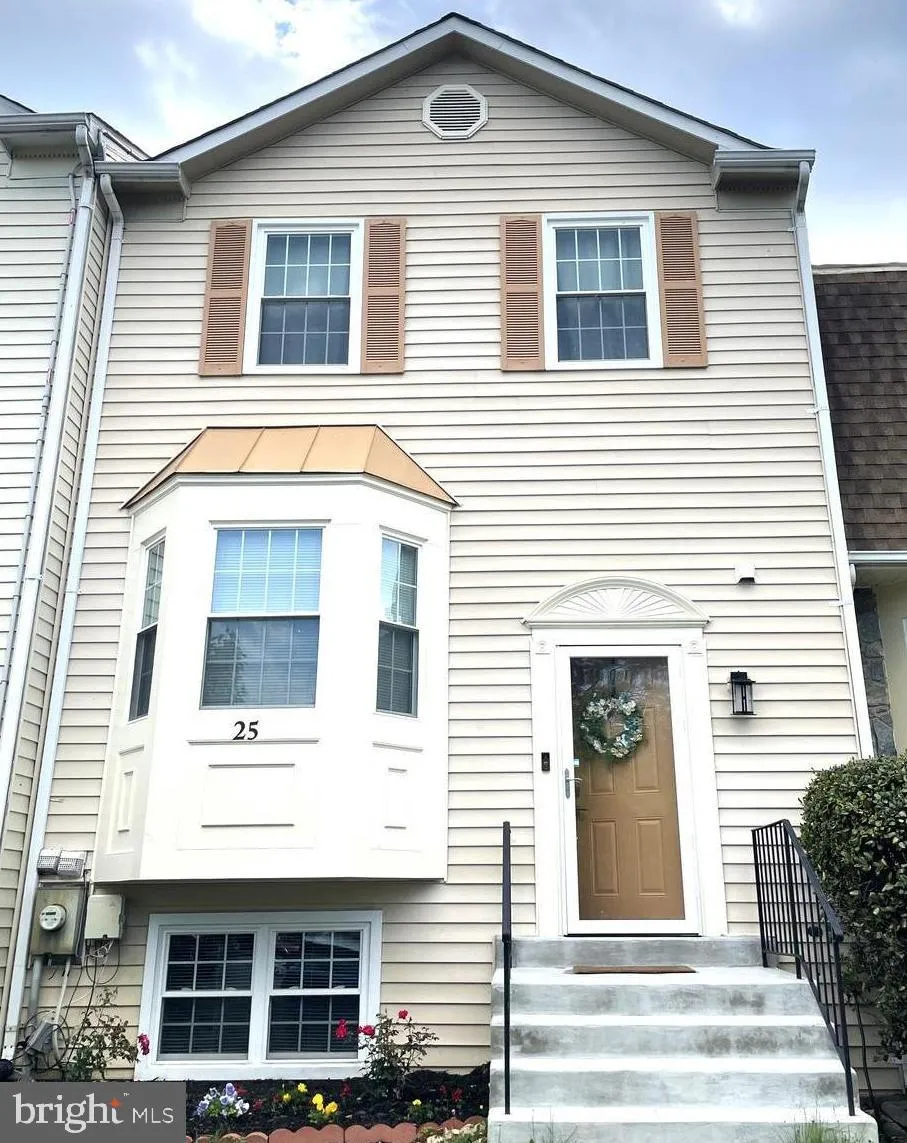 25 HUNTERS GATE COURT, Silver Spring, MD 20904