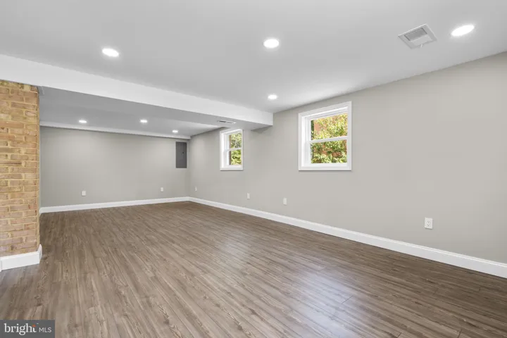 7530 Fairwood Lane, Falls Church, VA 22046
