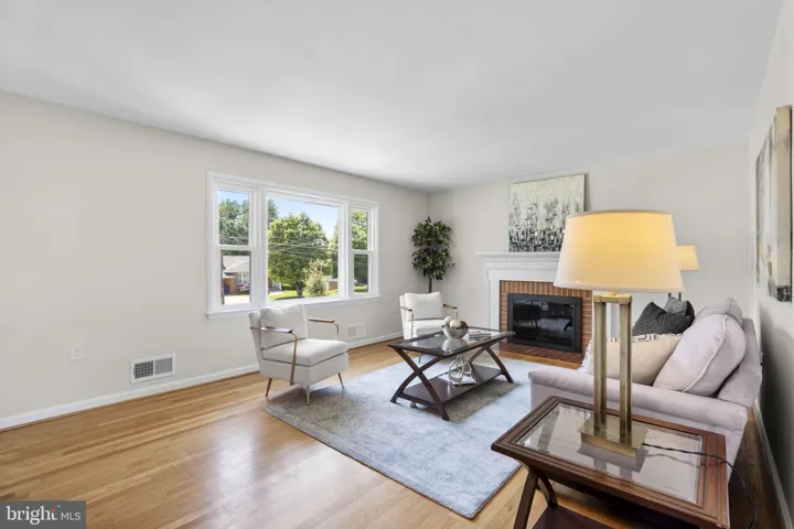 7530 Fairwood Lane, Falls Church, VA 22046