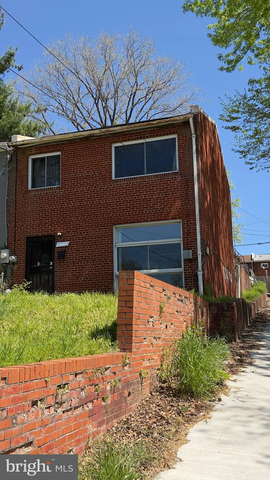 2215 14TH STREET, Washington, DC 20018