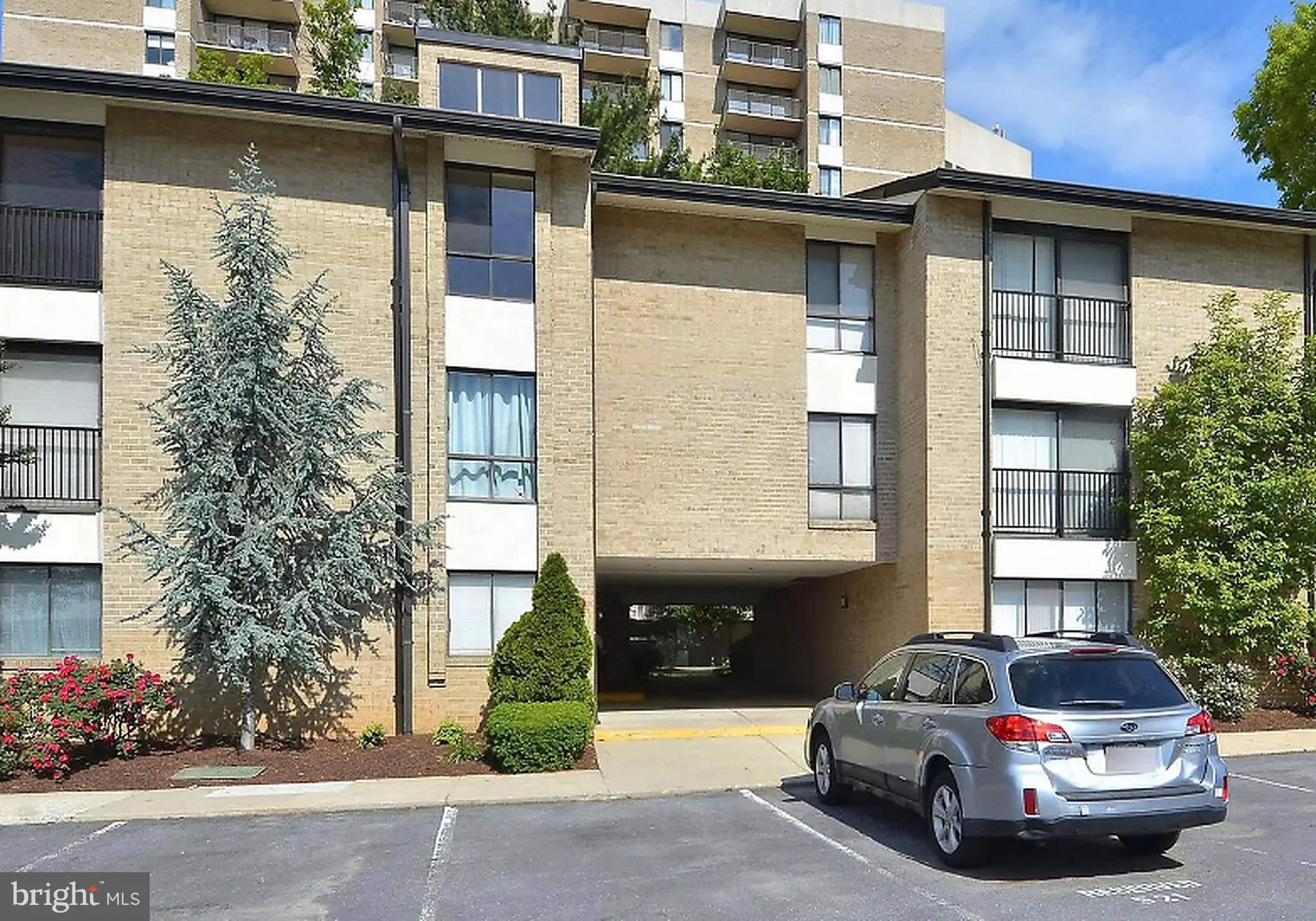 10 MONROE STREET, Rockville, MD 20850