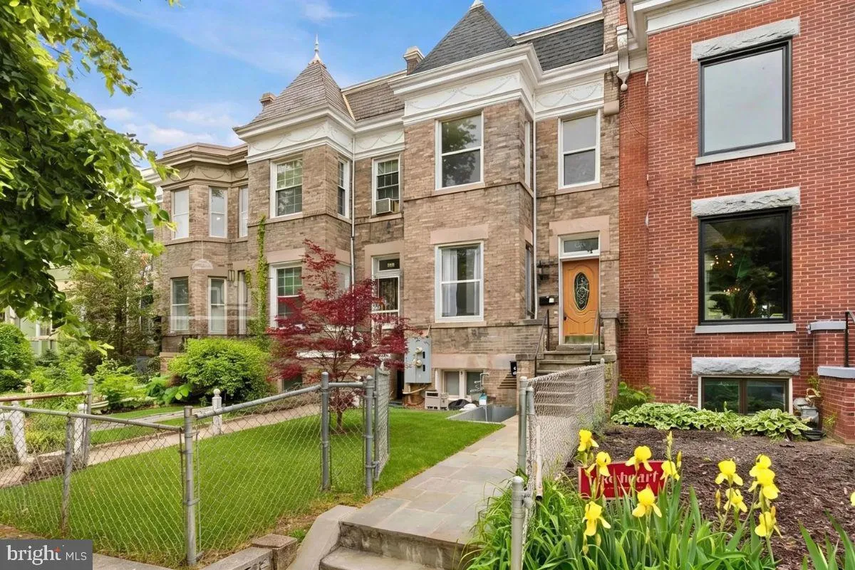 131 R STREET, Washington, DC 20002
