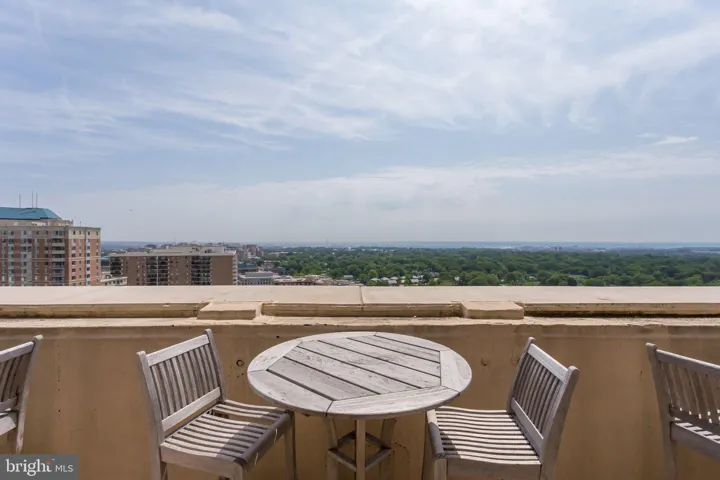 888 N Quincy Street, Arlington, VA 22203