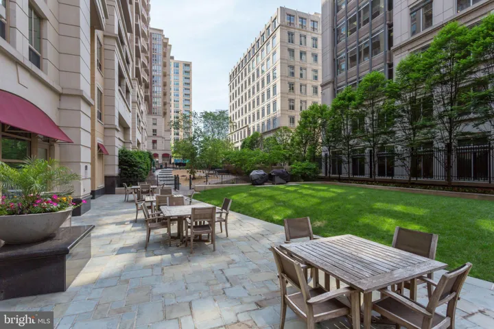 888 N Quincy Street, Arlington, VA 22203