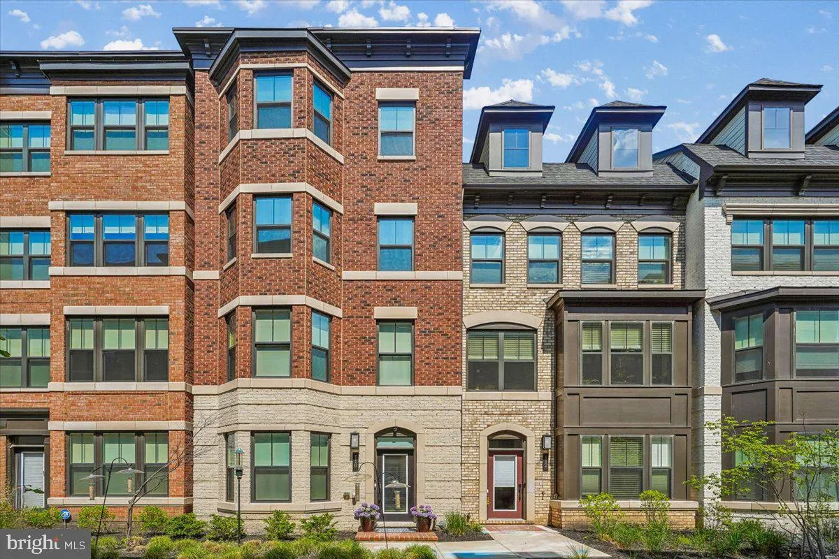 110 MARKET SQUARE, Vienna, VA 22180