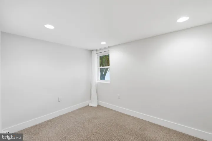 2211 R Street Se, Washington, DC 20020