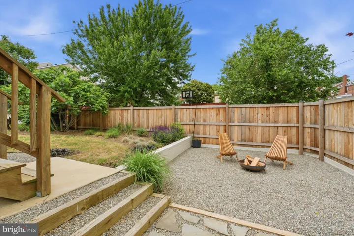 2211 R Street Se, Washington, DC 20020
