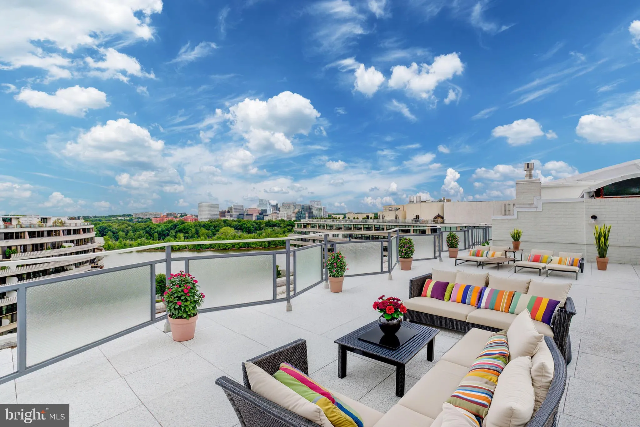 2510 VIRGINIA, Washington, DC 20037