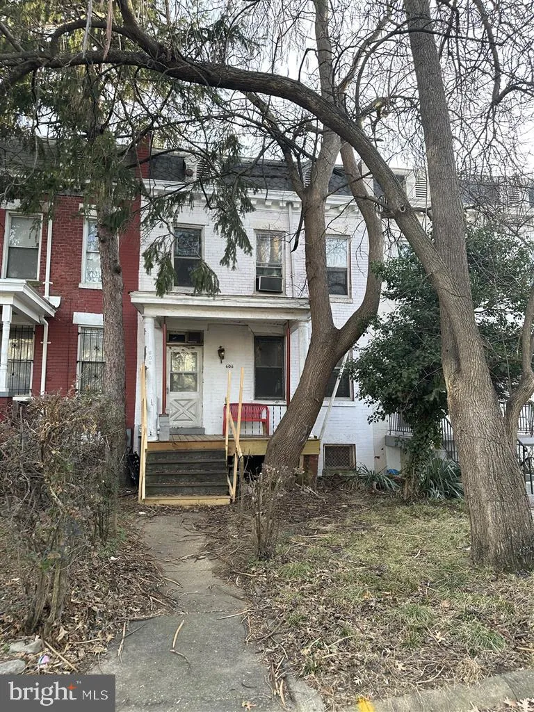 606 KENYON STREET, Washington, DC 20010