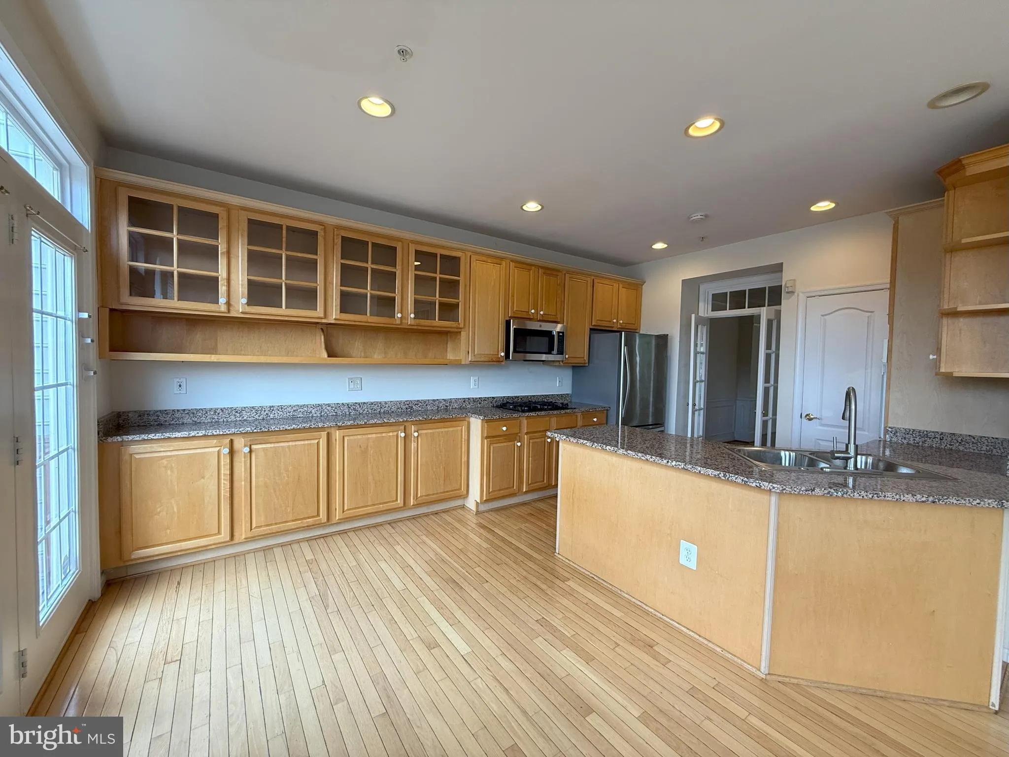 6130 STONEHENGE, North Bethesda, MD 20852