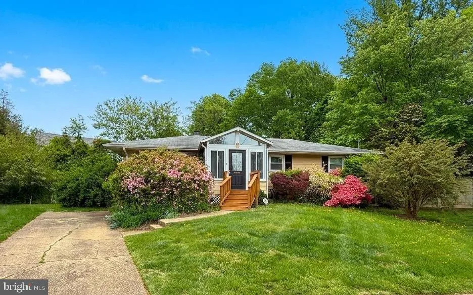 902 OLYMPIAN CIRCLE, Vienna, VA 22180