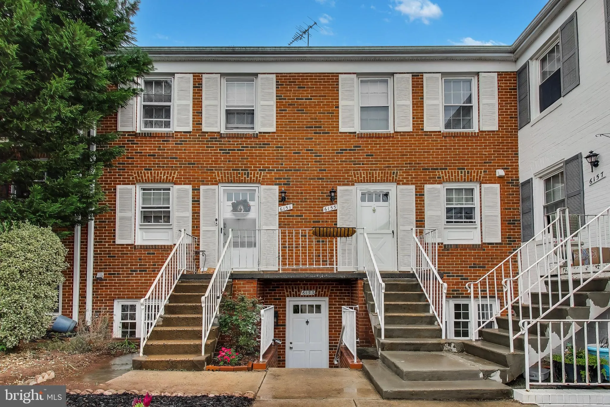 6153 STRASBURG DRIVE, Centreville, VA 20121