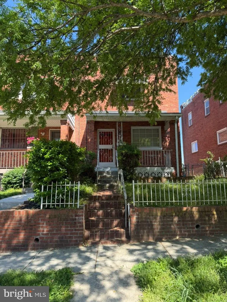 42 54TH STREET, Washington, DC 20019