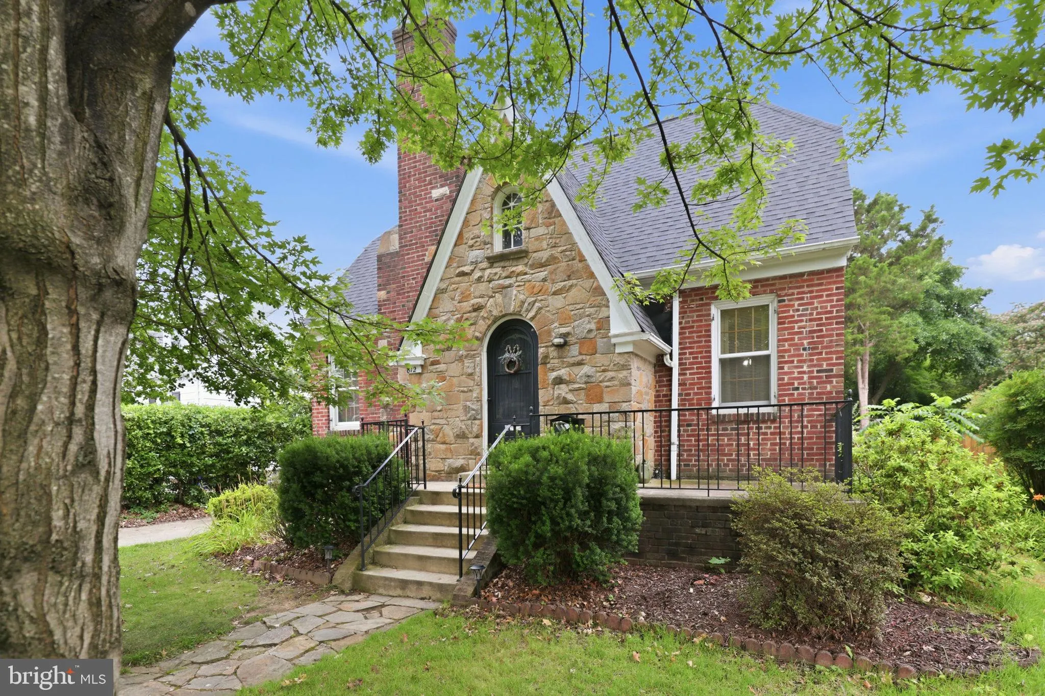 812 GLEBE ROAD, Arlington, VA 22204