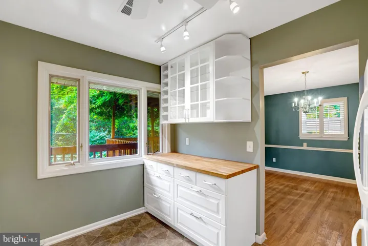 821 N Latham Street, Alexandria, VA 22304