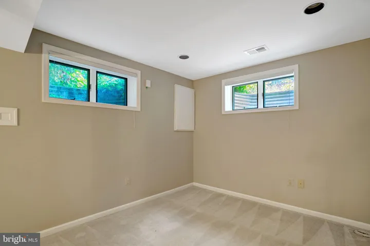 821 N Latham Street, Alexandria, VA 22304