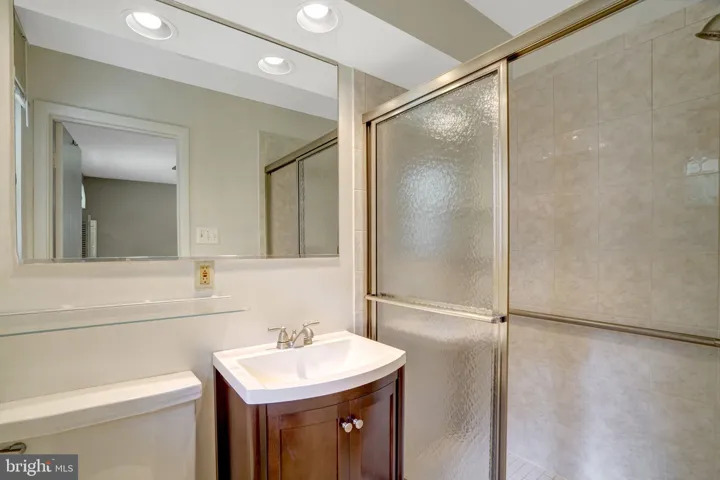 821 N Latham Street, Alexandria, VA 22304