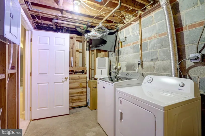 821 N Latham Street, Alexandria, VA 22304