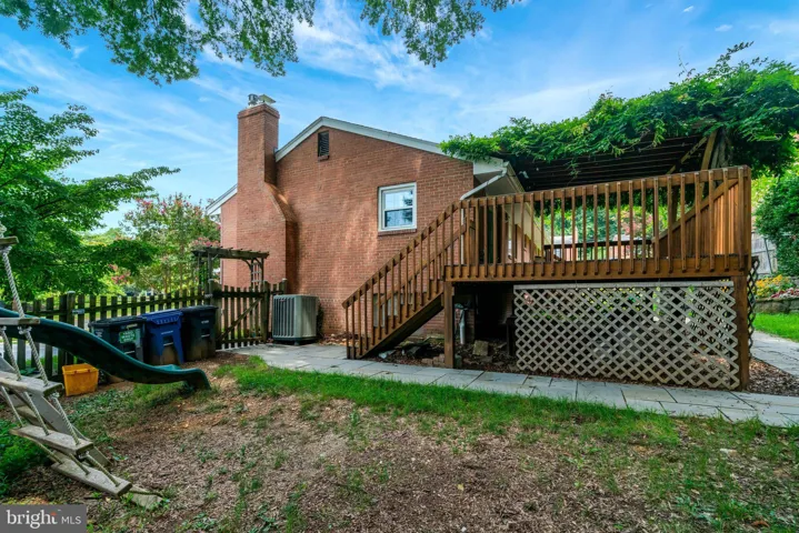 821 N Latham Street, Alexandria, VA 22304