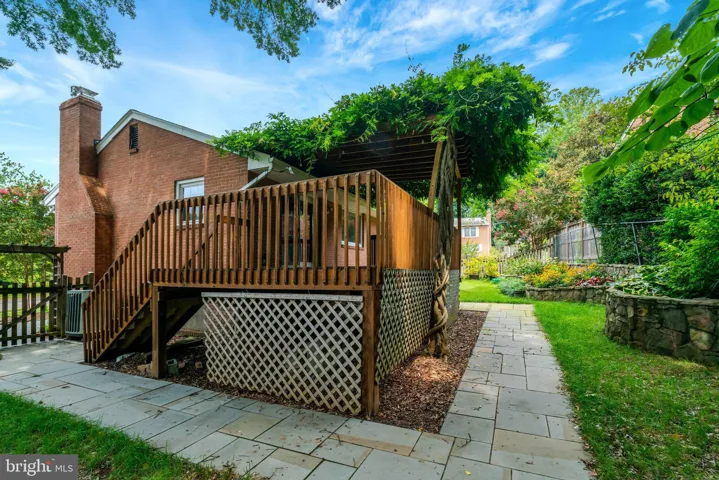 821 N Latham Street, Alexandria, VA 22304