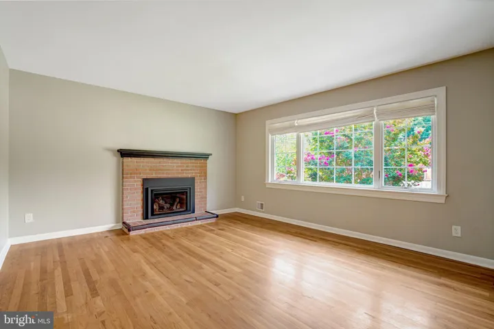 821 N Latham Street, Alexandria, VA 22304