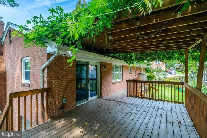 821 N Latham Street, Alexandria, VA 22304