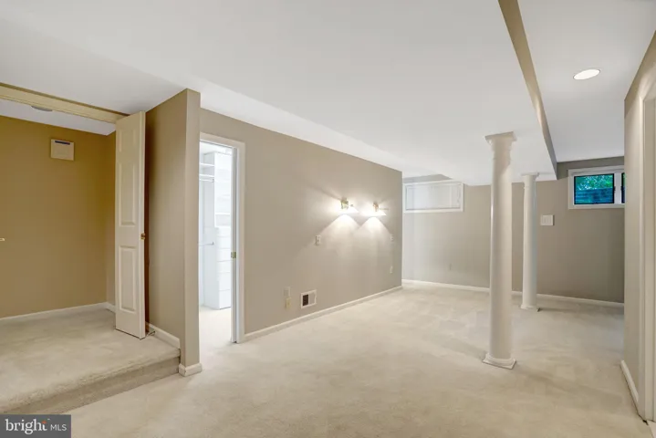 821 N Latham Street, Alexandria, VA 22304