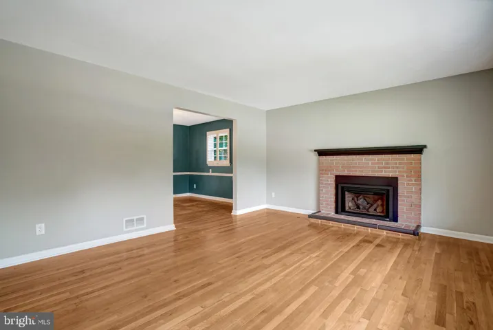 821 N Latham Street, Alexandria, VA 22304