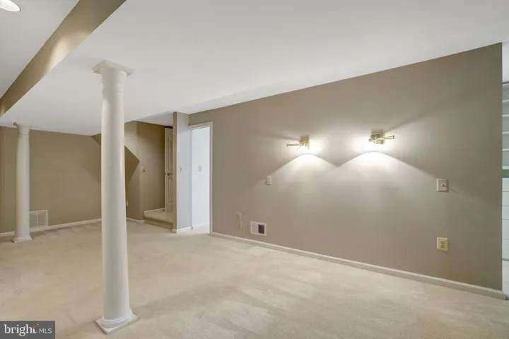 821 N Latham Street, Alexandria, VA 22304