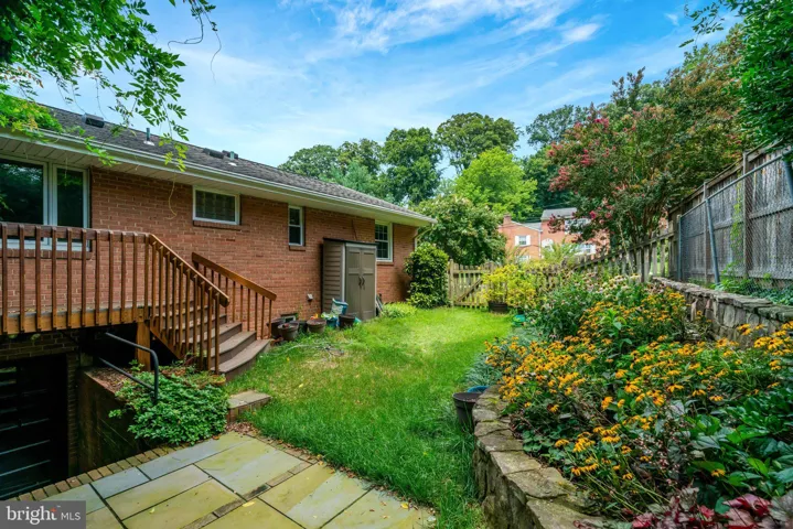 821 N Latham Street, Alexandria, VA 22304