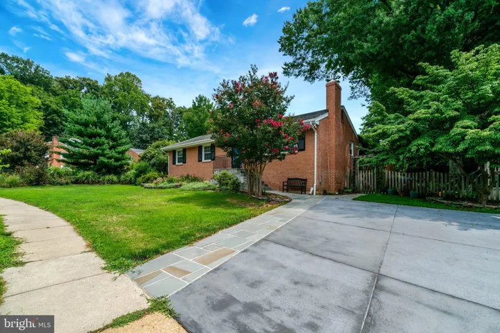 821 N Latham Street, Alexandria, VA 22304