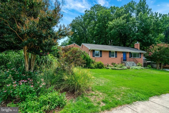 821 N Latham Street, Alexandria, VA 22304