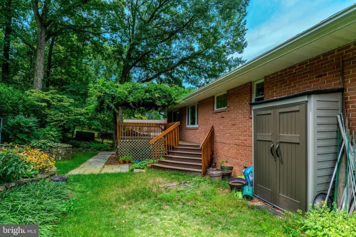 821 N Latham Street, Alexandria, VA 22304