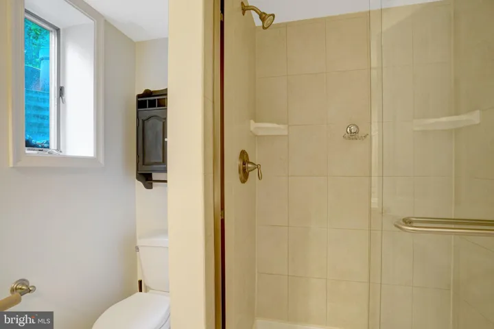 821 N Latham Street, Alexandria, VA 22304