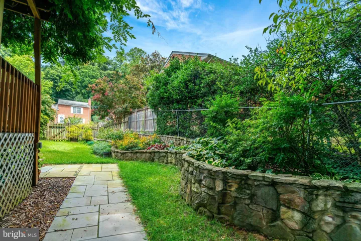 821 N Latham Street, Alexandria, VA 22304
