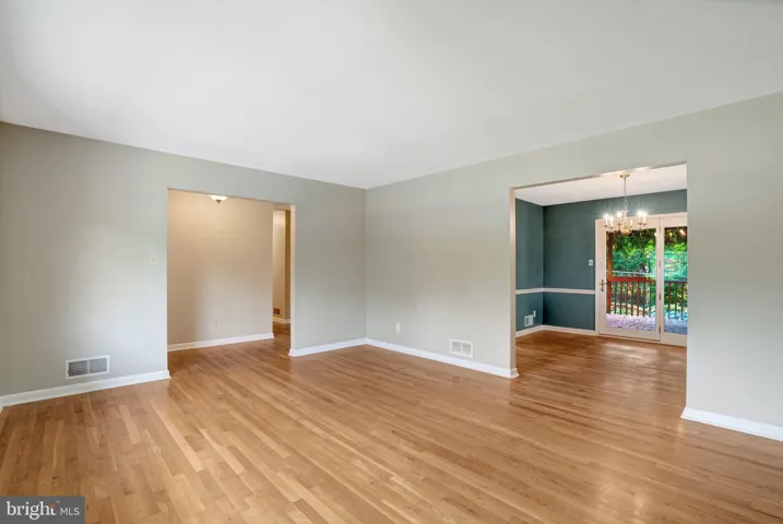 821 N Latham Street, Alexandria, VA 22304