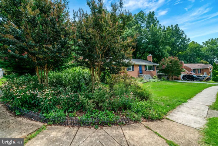 821 N Latham Street, Alexandria, VA 22304